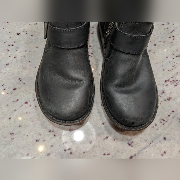 UGG Boots - Picture 6 of 6